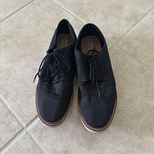 TOMS Men's Black Oxfords with Brown Sole